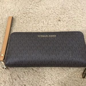 Michael Kors Signature Jet Set Travel Continental Wristlet Wallet